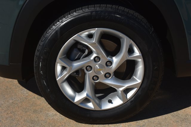 Used 2025 Chevrolet Trax LS w/ LS Convenience Package FWD image 10