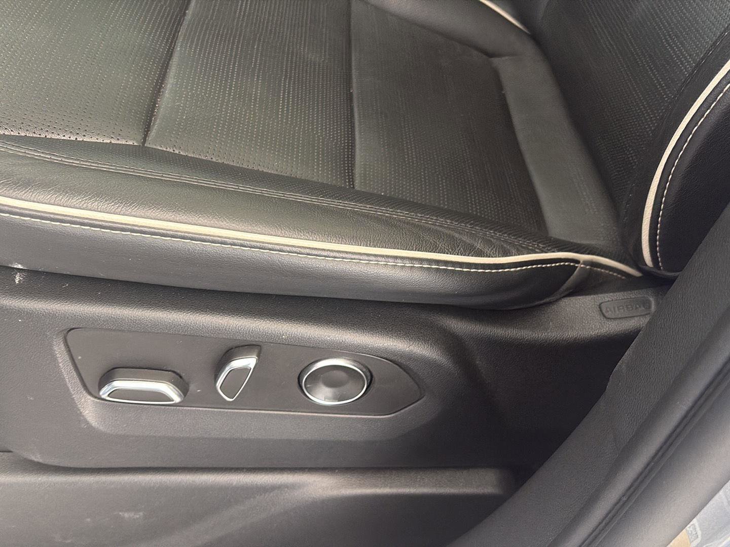 Used 2023 Cadillac Escalade Premium Luxury AWD/4WD image 10