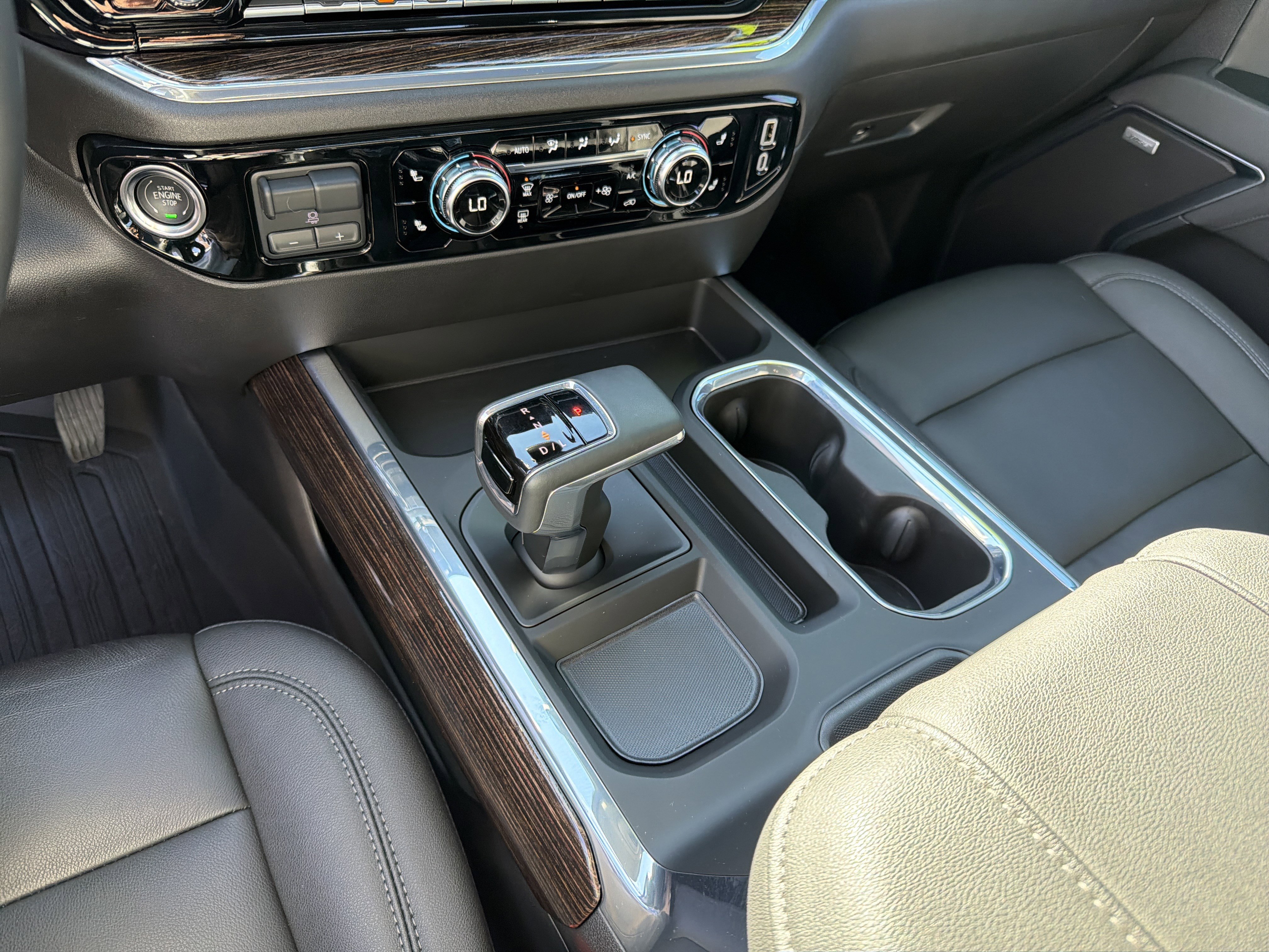 Used 2025 GMC Sierra 1500 Elevation w/ Elevation Premium Package image 9