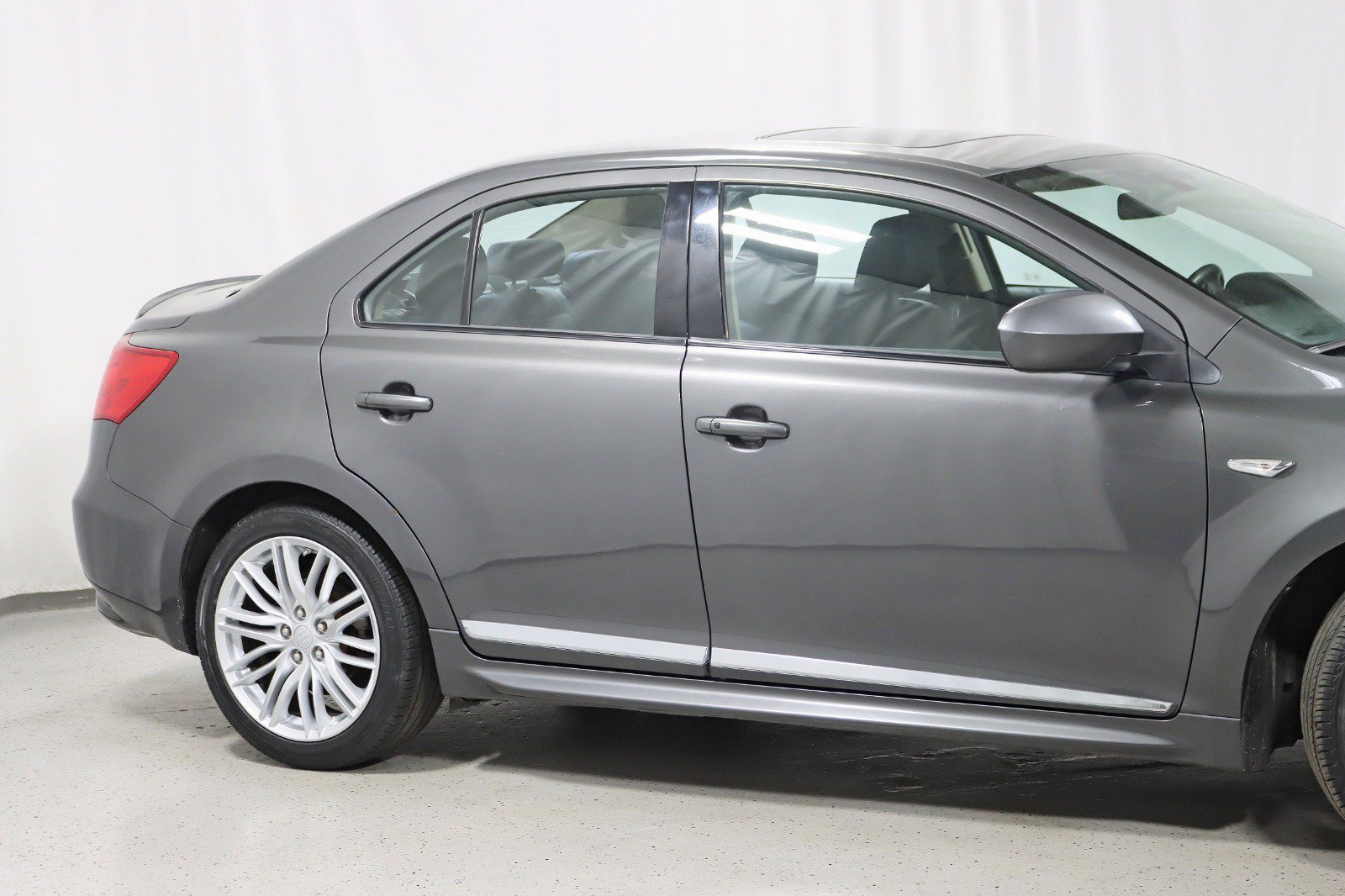 Used 2011 Suzuki Kizashi Sport GTS AWD/4WD image 3