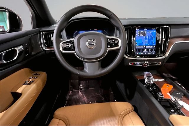 Certified 2025 Volvo V60 B5 Cross Country Ultra AWD/4WD image 7