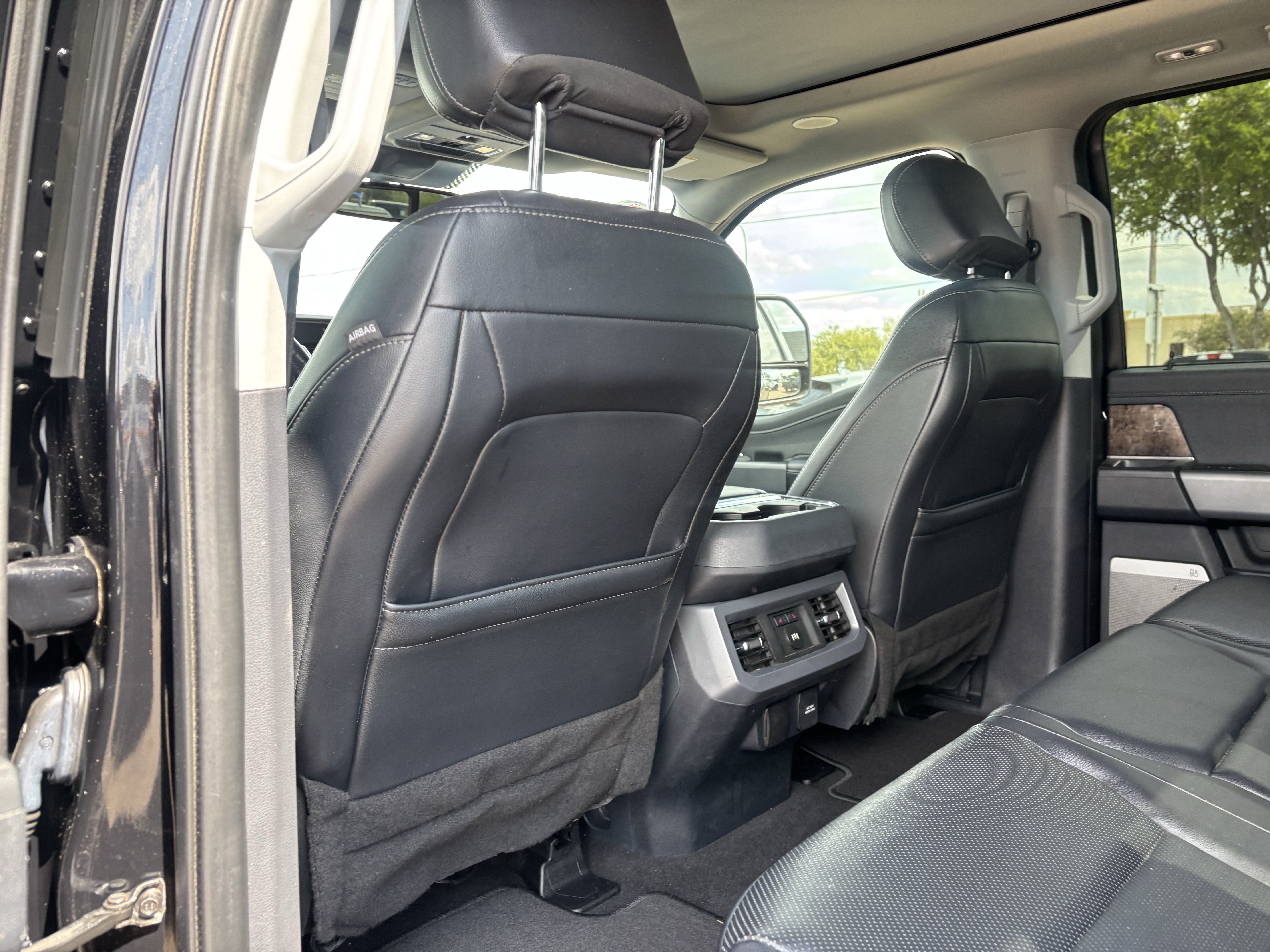 Certified 2024 Ford F250 Lariat w/ Lariat Ultimate Package AWD/4WD image 17