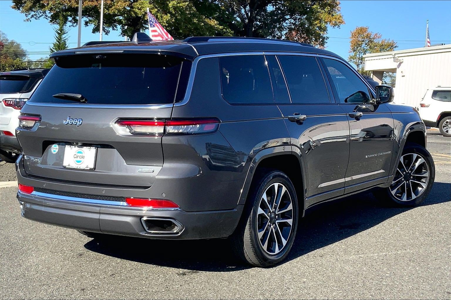 Used 2023 Jeep Grand Cherokee L Overland w/ Luxury Tech Group IV AWD/4WD image 12