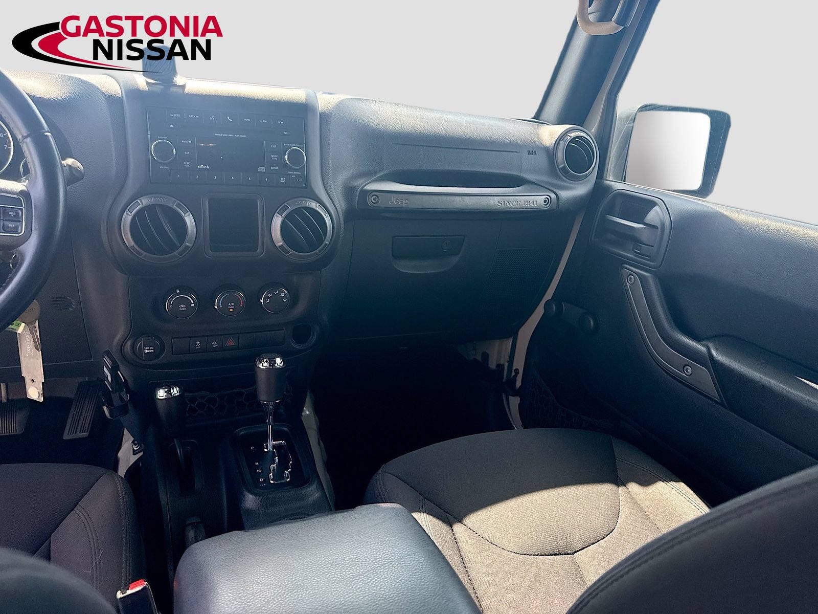 Used 2017 Jeep Wrangler Unlimited Sport w/ Connectivity Group AWD/4WD image 31