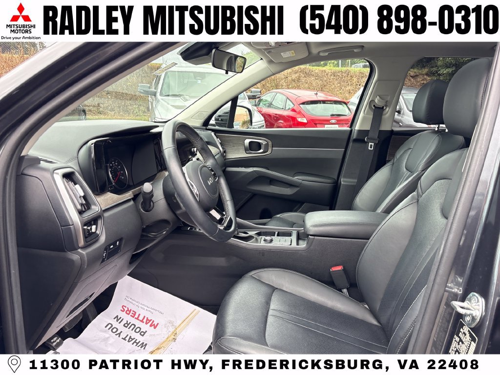 Used 2023 Kia Sorento S w/ Panoramic Sunroof Package AWD/4WD image 3