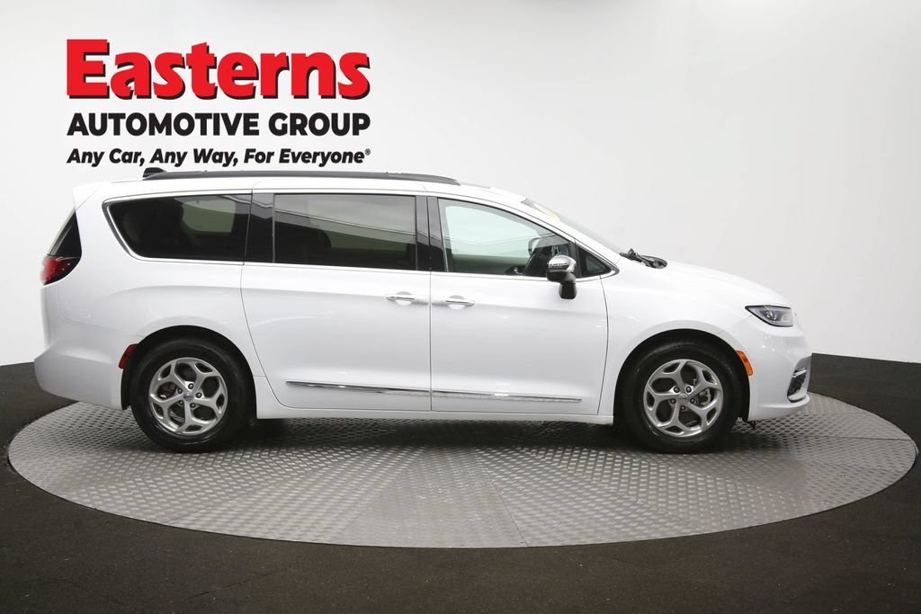 Used 2023 Chrysler Pacifica Limited FWD image 48