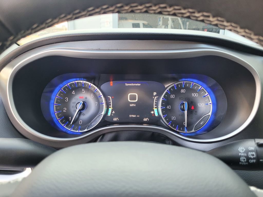 Used 2024 Chrysler Pacifica Touring-L image 23