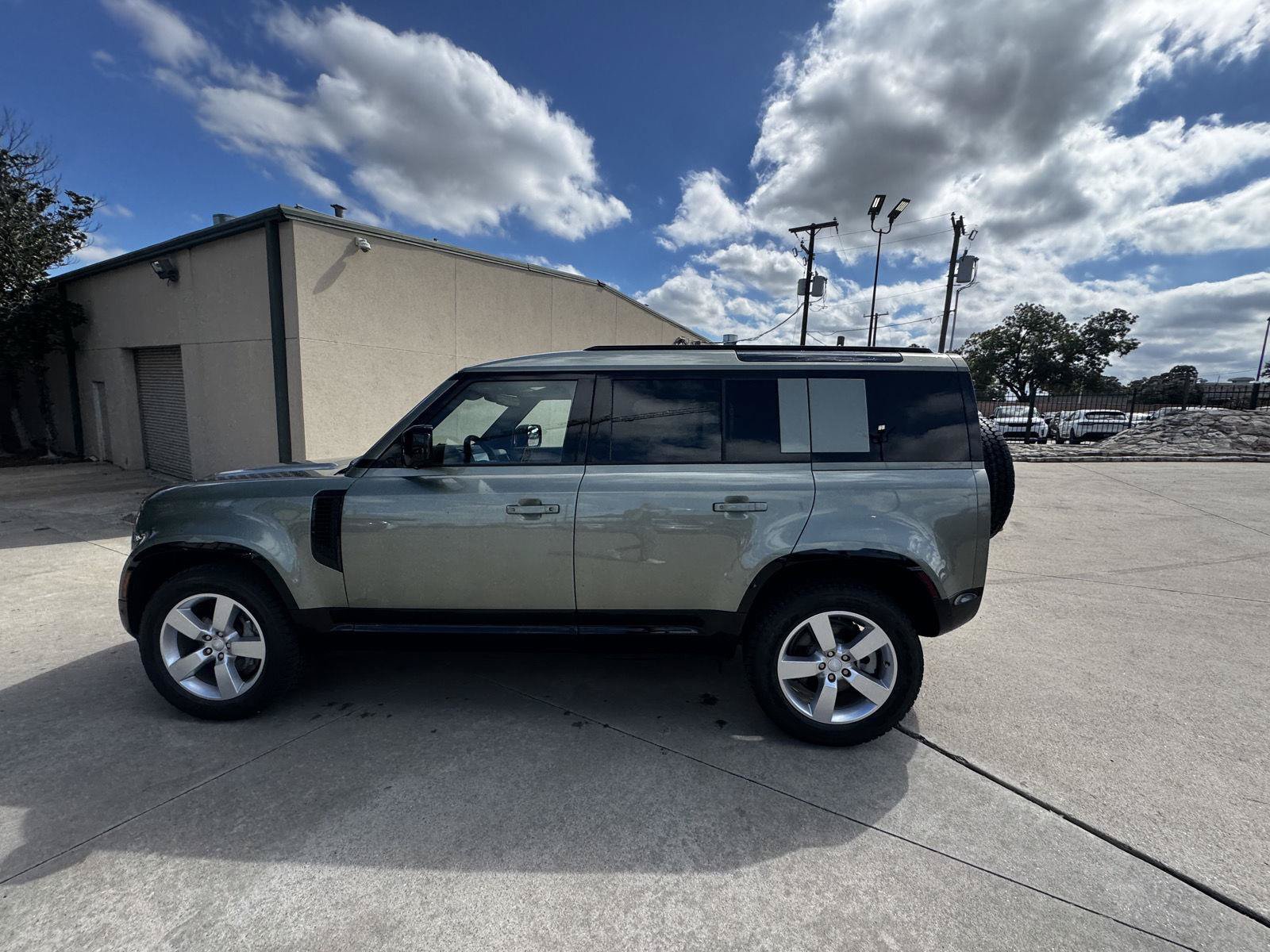Certified 2025 Land Rover Defender 110 X-Dynamic SE AWD/4WD image 3