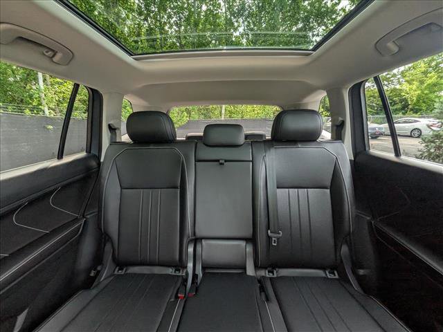 Used 2023 Volkswagen Tiguan SE w/ Panoramic Sunroof Package FWD image 17