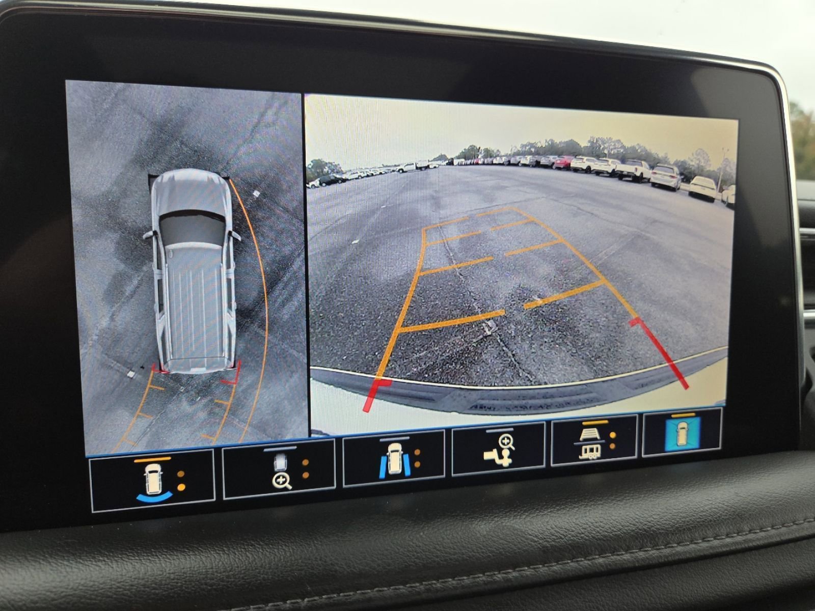 Used 2021 Chevrolet Tahoe Z71 w/ Z71 Signature Package image 16