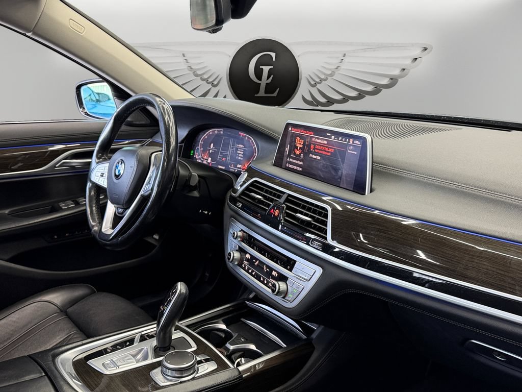 Used 2020 BMW 740i w/ Premium Package RWD image 16