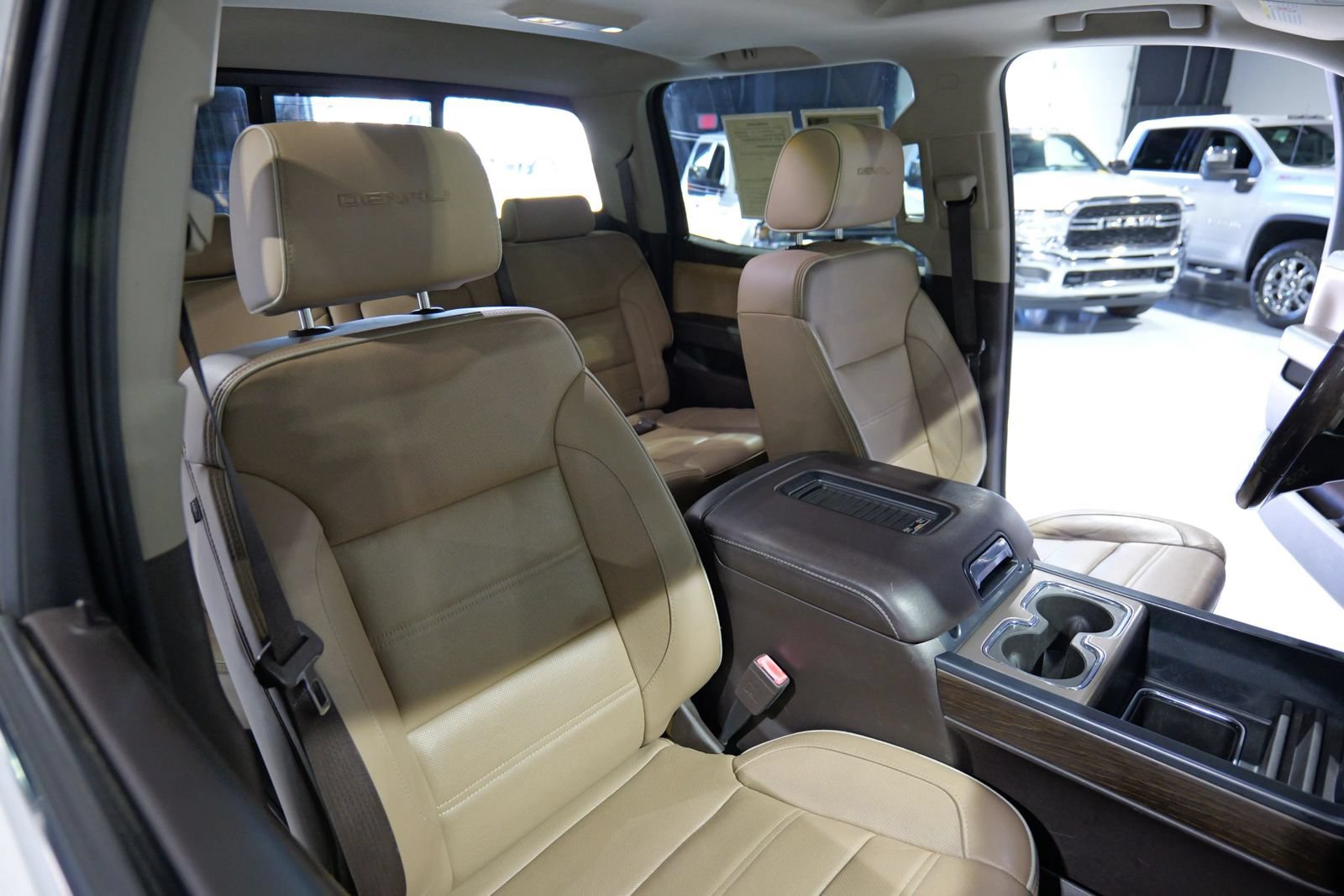 Used 2018 GMC Sierra 2500 Denali w/ Duramax Plus Package AWD/4WD image 24