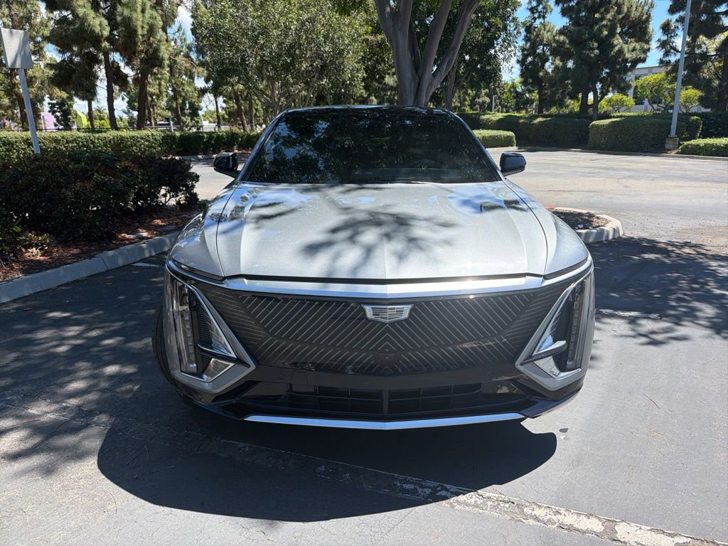 Used 2024 Cadillac Lyriq Luxury AWD/4WD image 2