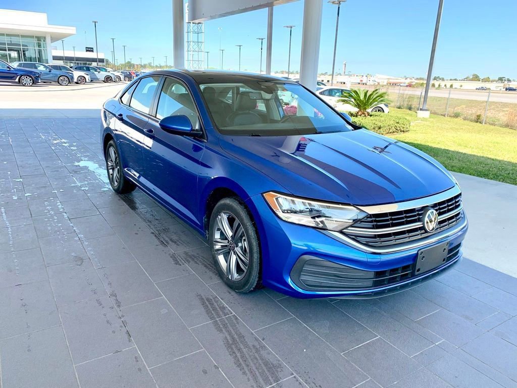 Used 2024 Volkswagen Jetta SE image 3