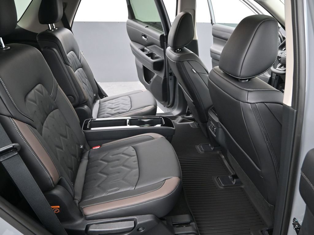 New 2026 Nissan Pathfinder Platinum FWD image 23
