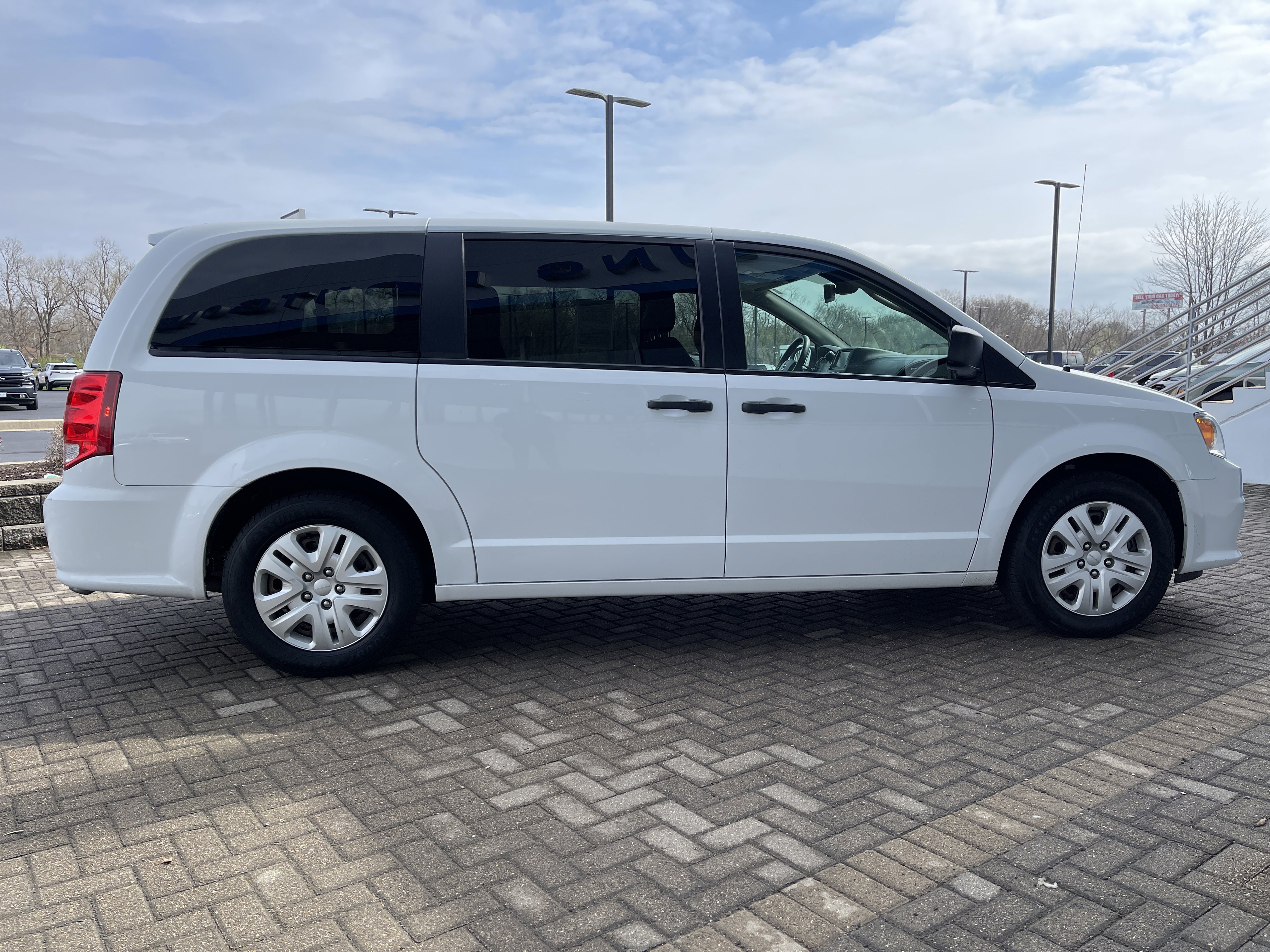 Used 2019 Dodge Grand Caravan SE image 6