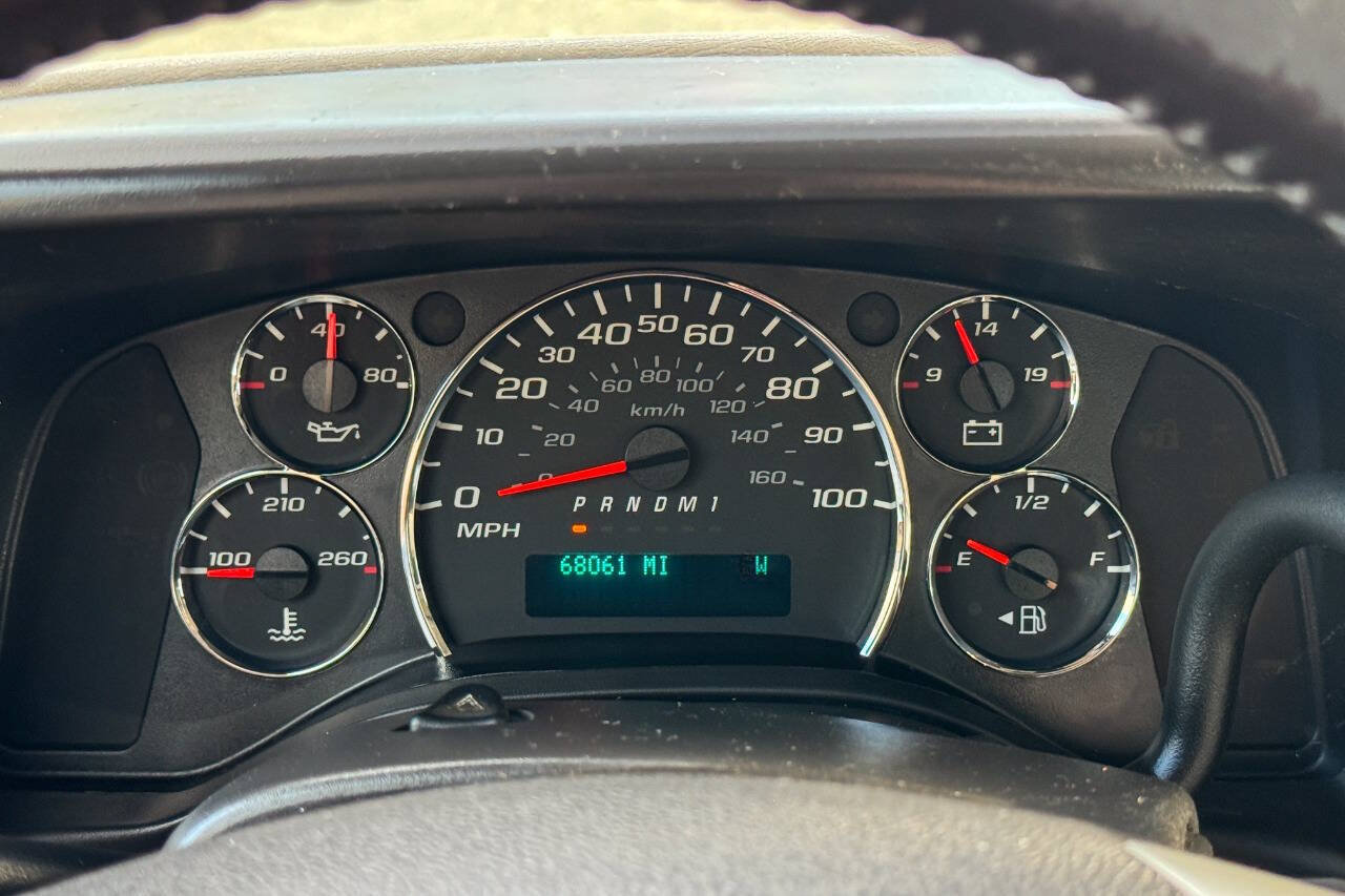 Used 2018 Chevrolet Express 2500 w/ Driver Convenience Package RWD image 26