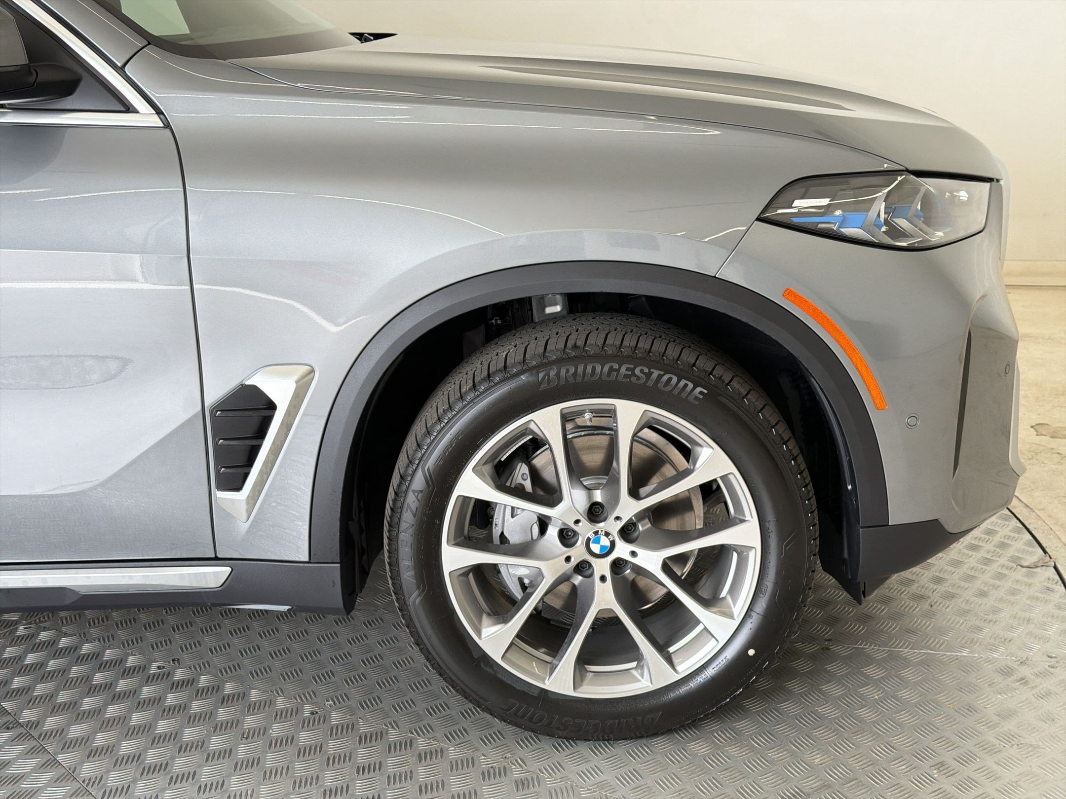 New 2026 BMW X5 xDrive40i w/ Premium Package AWD/4WD image 12