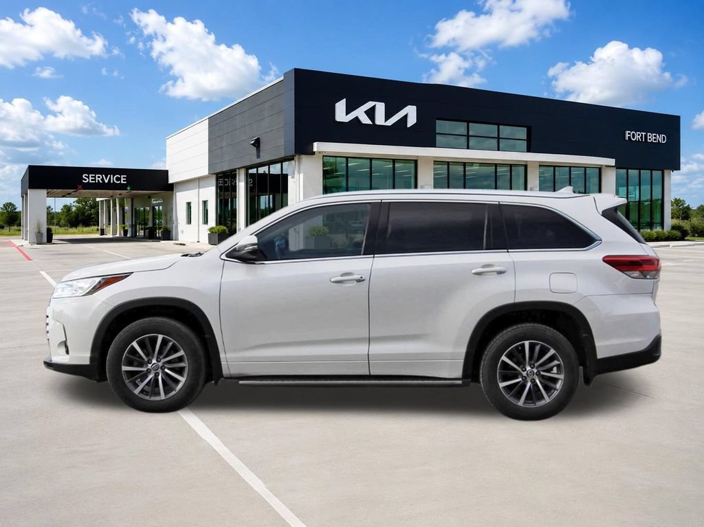 Used 2017 Toyota Highlander XLE FWD image 8