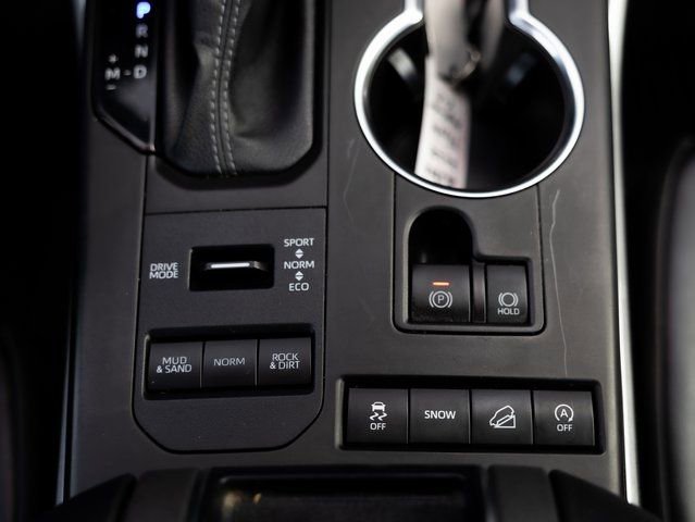 Used 2022 Toyota Highlander XLE AWD/4WD image 21