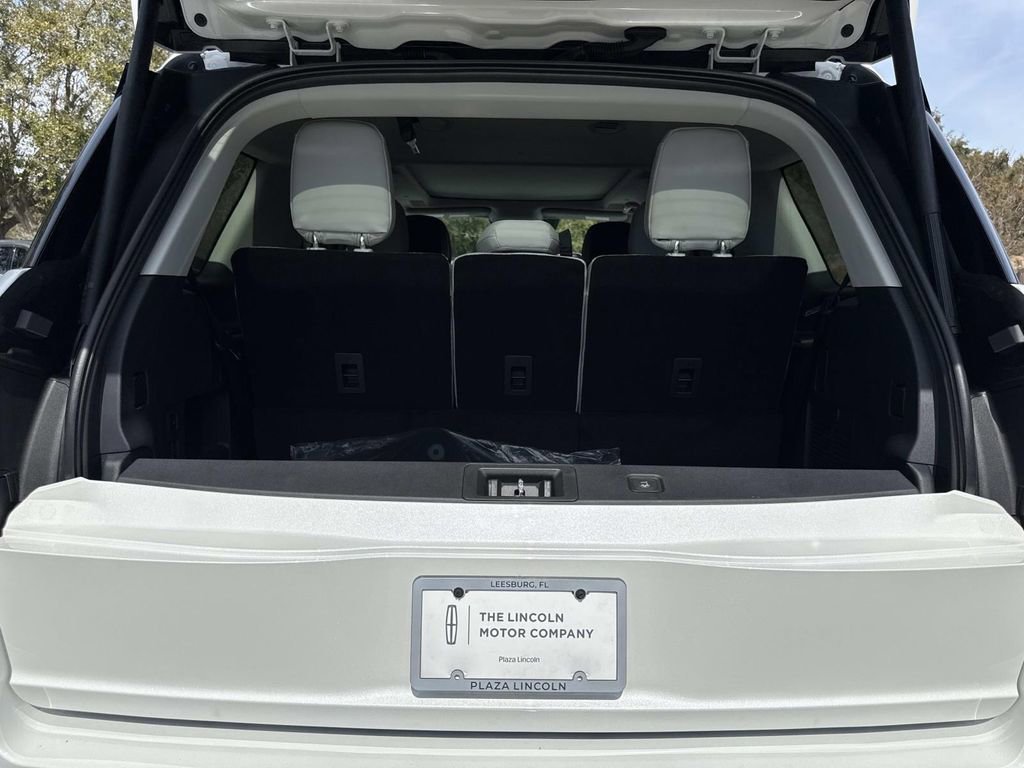 New 2026 Lincoln Navigator Reserve w/ Jet Appearance Package image 11