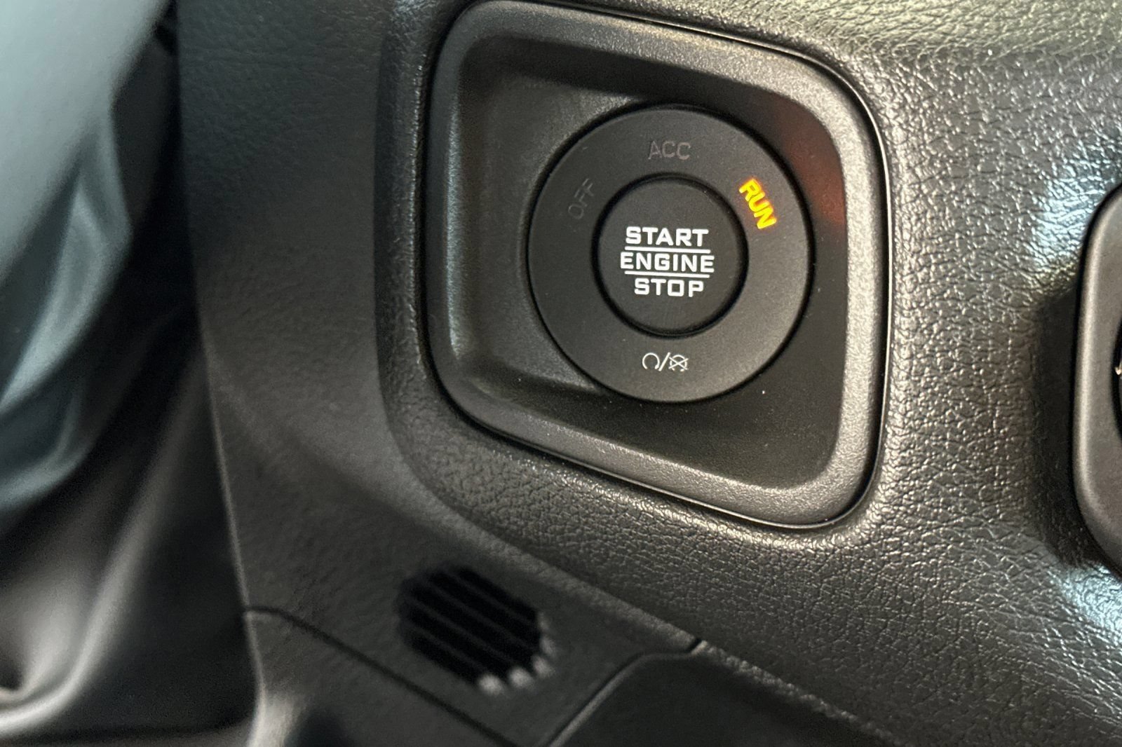 New 2026 Jeep Gladiator Sport AWD/4WD image 22
