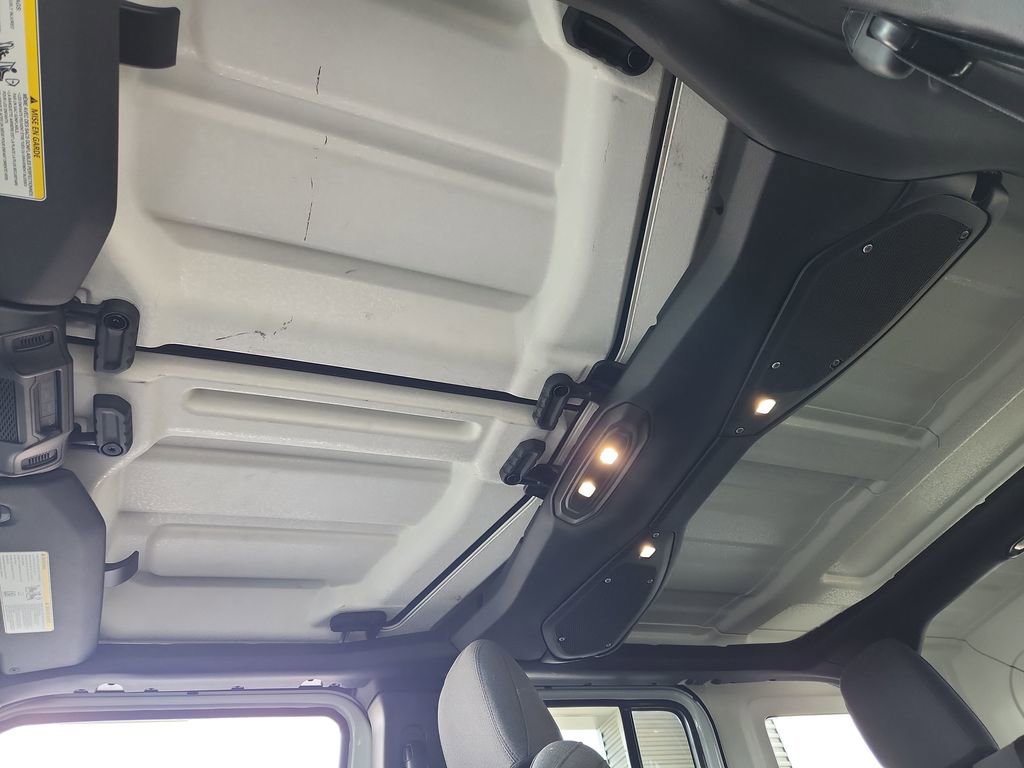 Used 2025 Jeep Wrangler Unlimited Rubicon AWD/4WD image 16