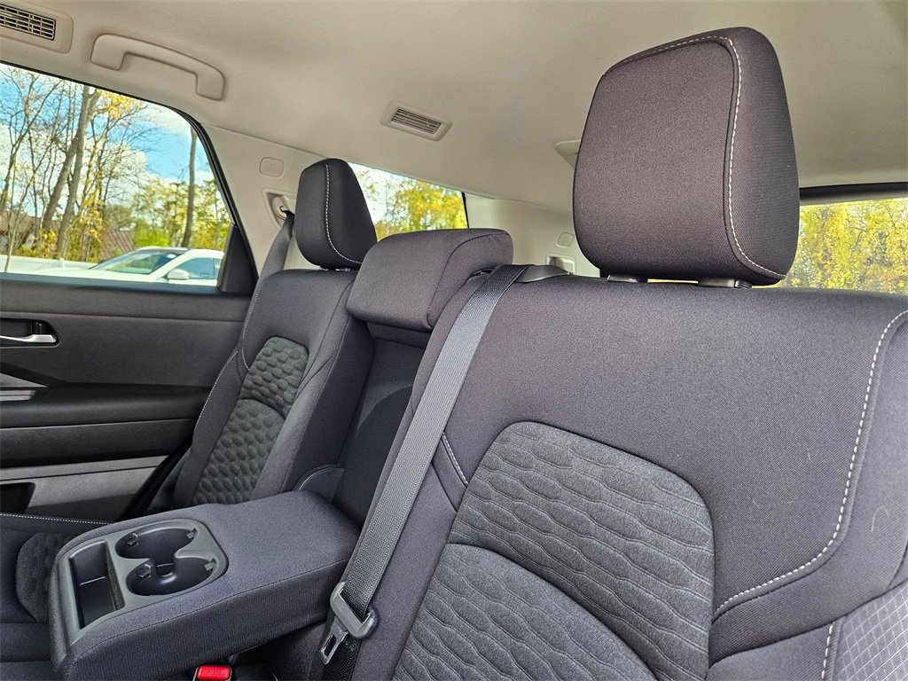 Used 2022 Nissan Pathfinder SV image 11