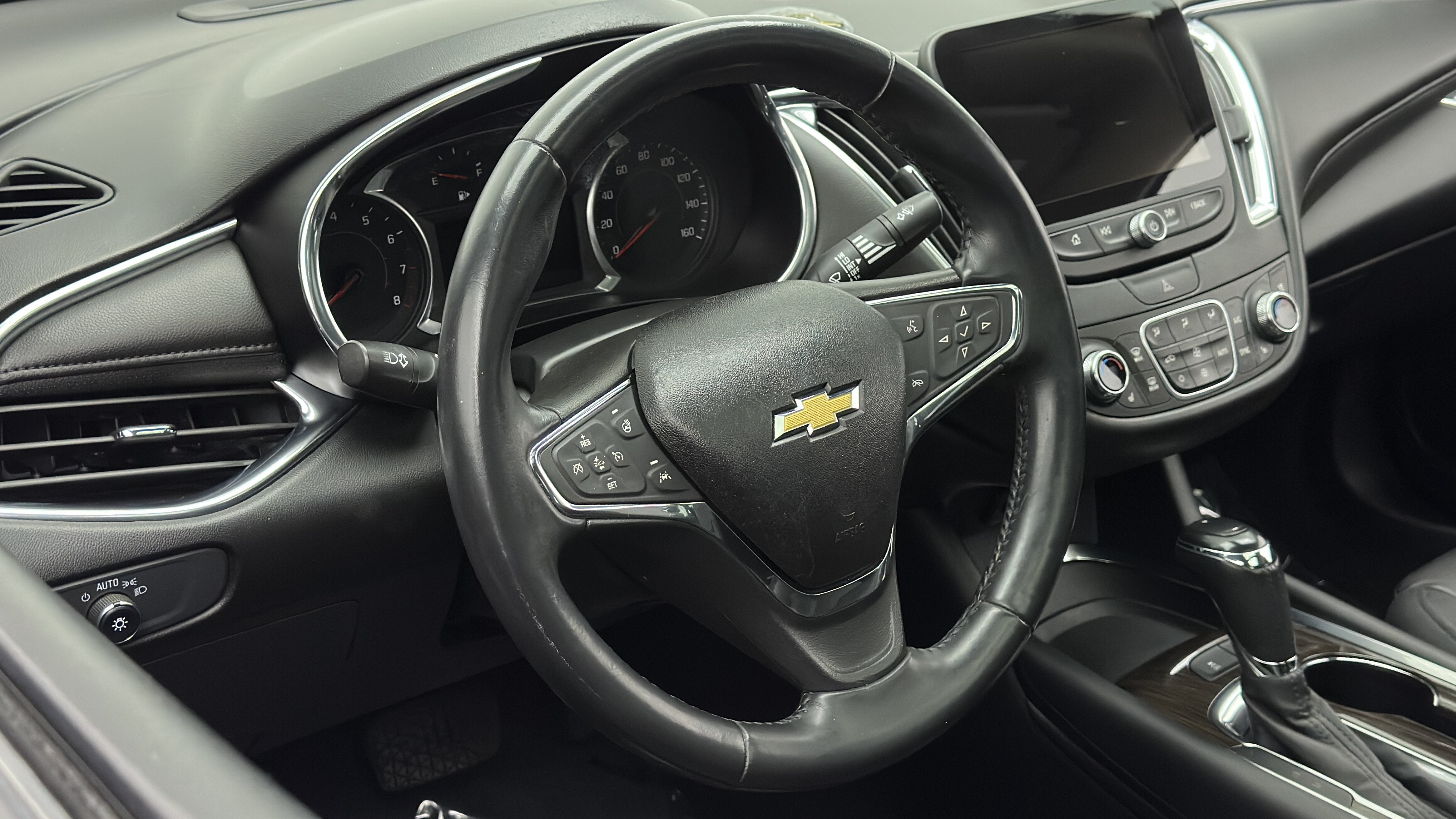 Used 2018 Chevrolet Malibu Premier w/ Premier Sun and Wheel Package FWD image 10