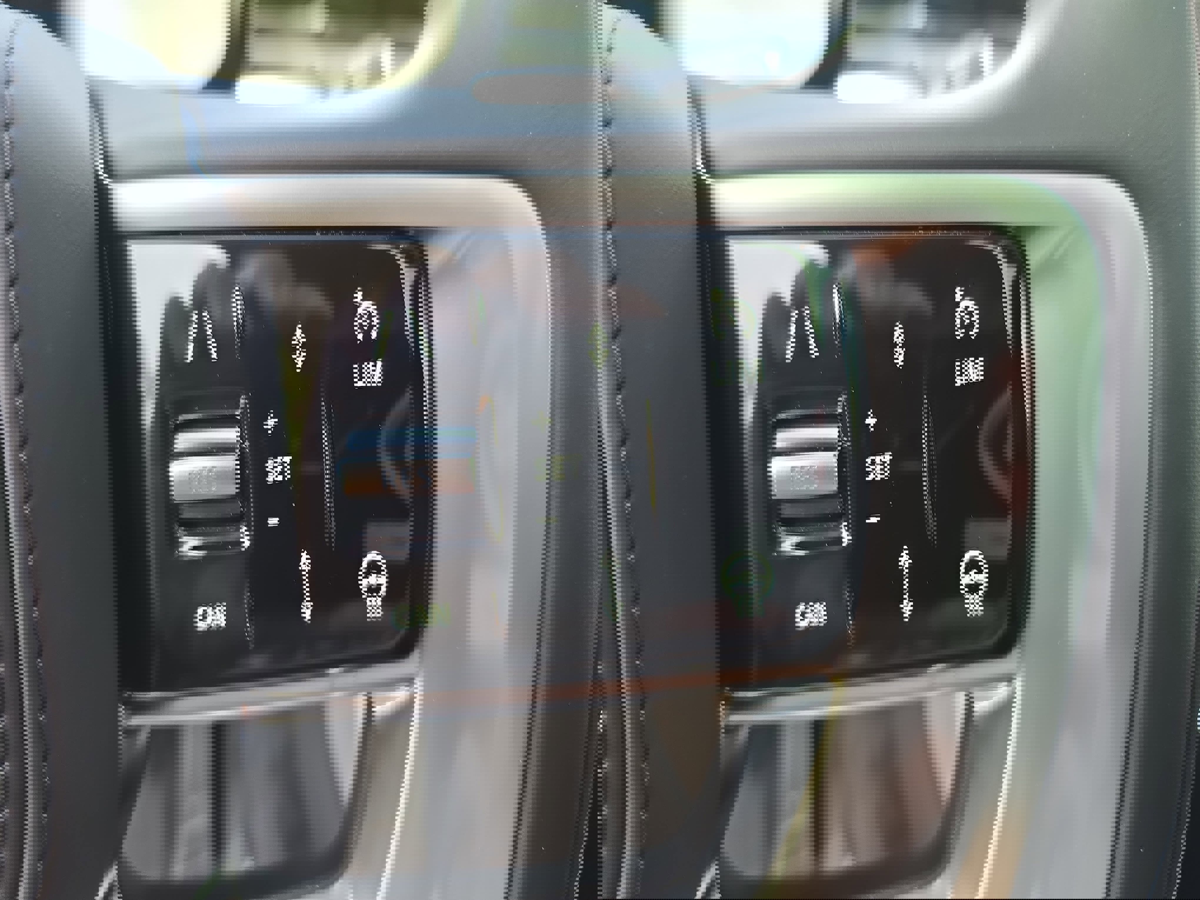 Used 2025 Land Rover Range Rover Long Wheelbase SE image 18