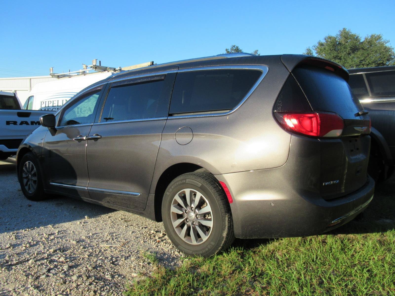 Used 2019 Chrysler Pacifica Touring-L Plus FWD image 3