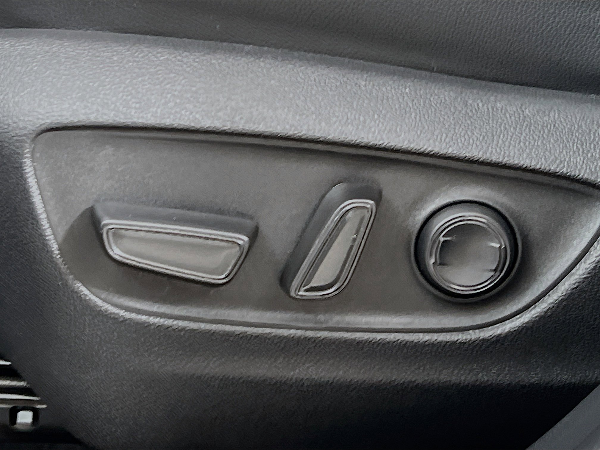 Used 2025 Toyota Highlander XLE image 16