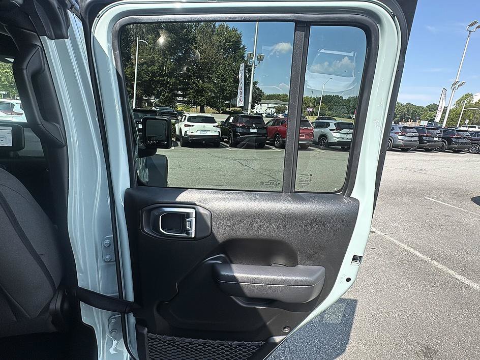 Used 2024 Jeep Wrangler Unlimited Sport AWD/4WD image 28