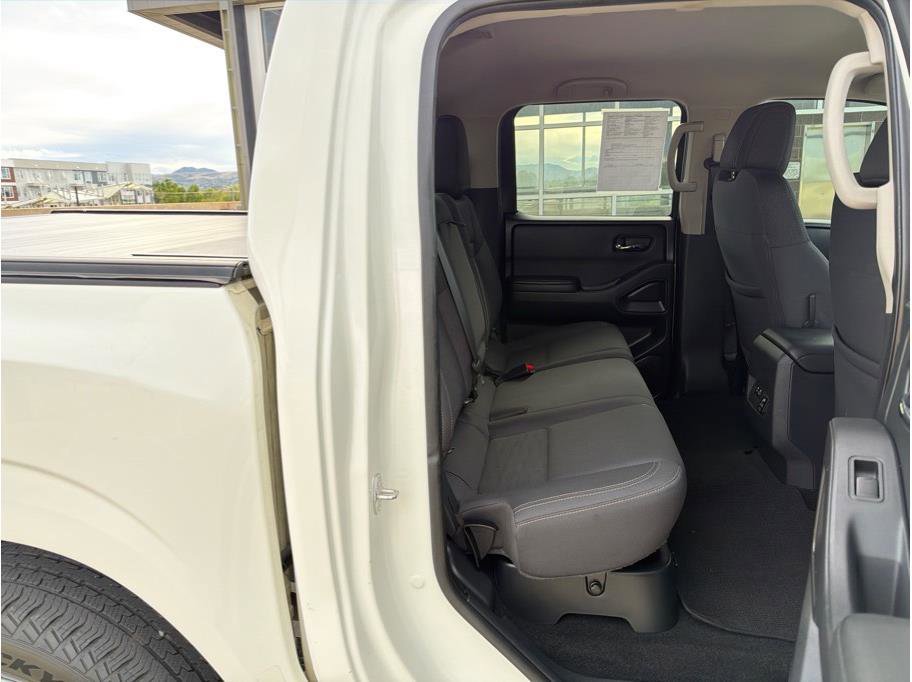 Used 2022 Nissan Frontier SV AWD/4WD image 13