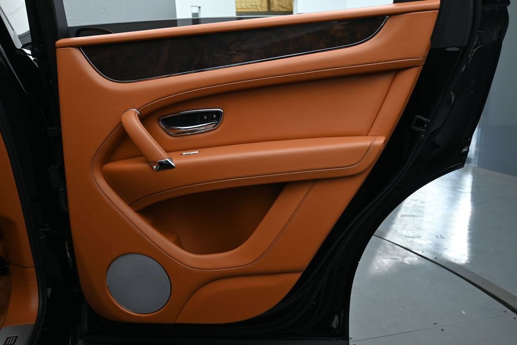 Used 2019 Bentley Bentayga AWD/4WD image 24