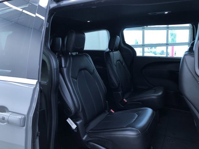 Used 2025 Chrysler Pacifica Select FWD image 21