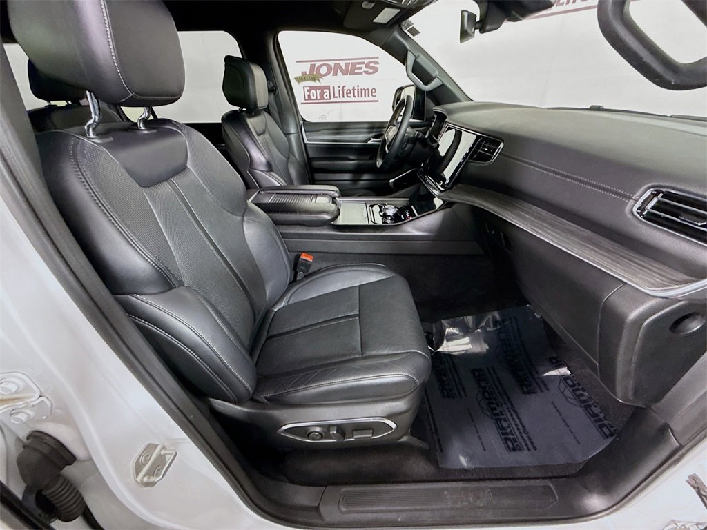 Used 2024 Jeep Wagoneer L Series II w/ Flexible Seating Group image 34