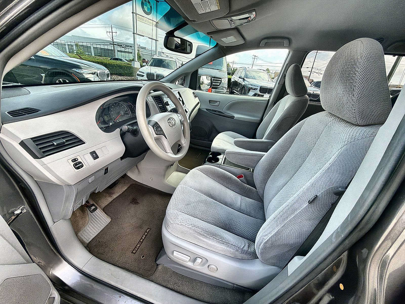Used 2012 Toyota Sienna LE FWD image 10