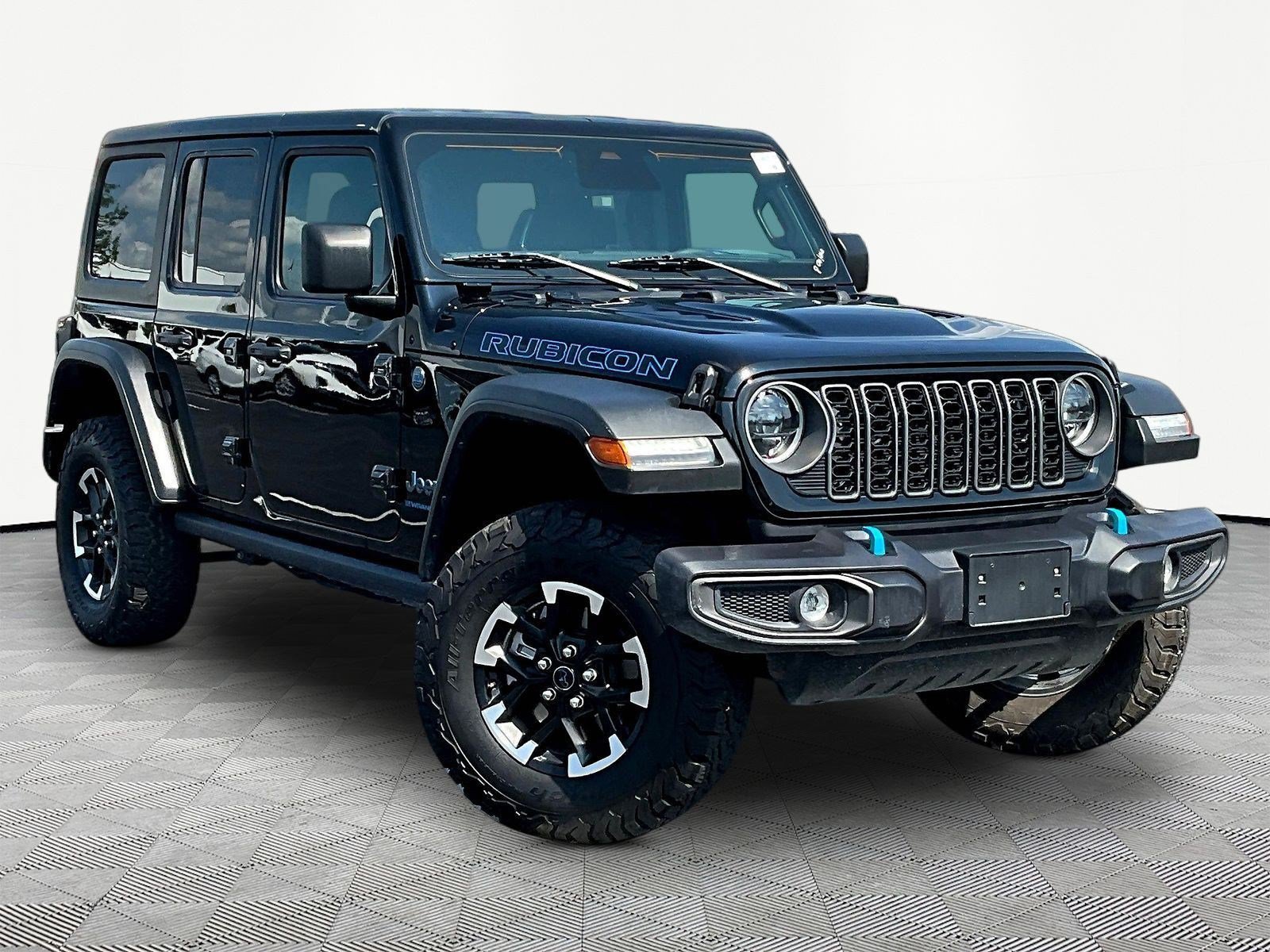 Used 2025 Jeep Wrangler Unlimited Rubicon 4xe w/ Convenience Group AWD/4WD image 3