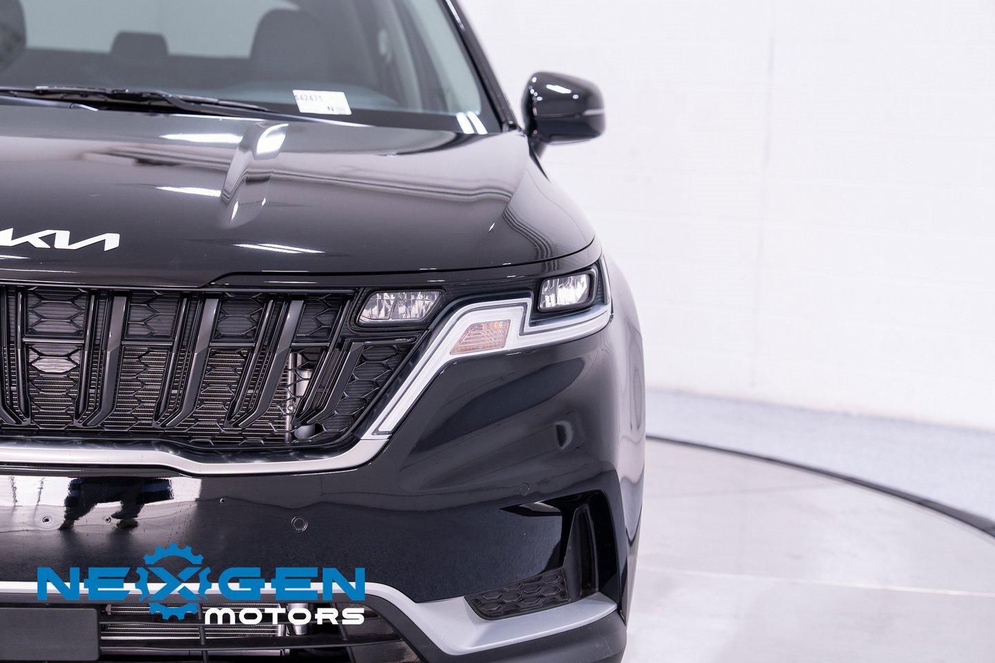 Used 2024 Kia Carnival EX image 6