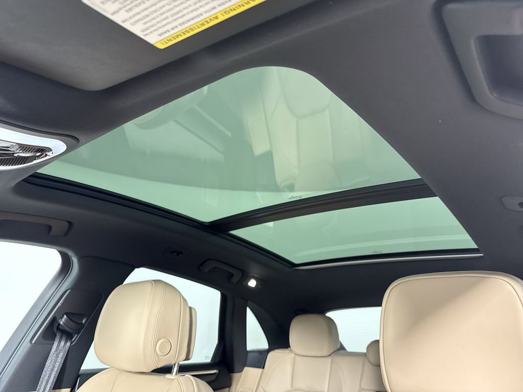 Certified 2025 Porsche Macan image 42