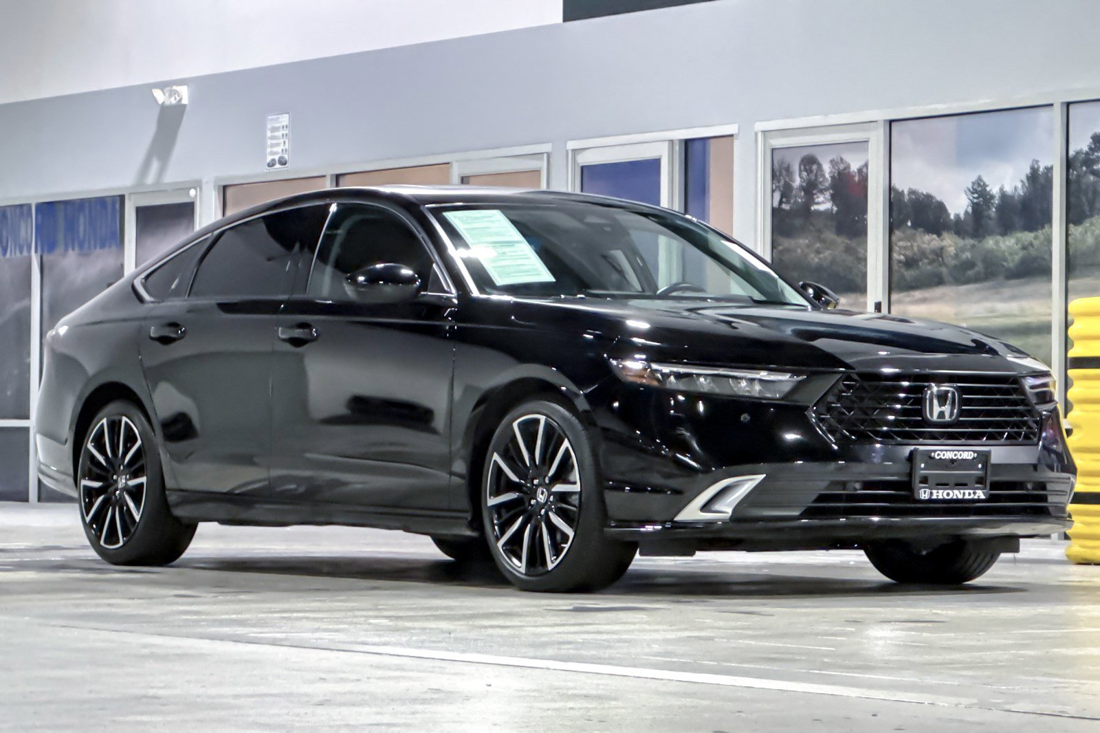 Used 2024 Honda Accord Touring image 6