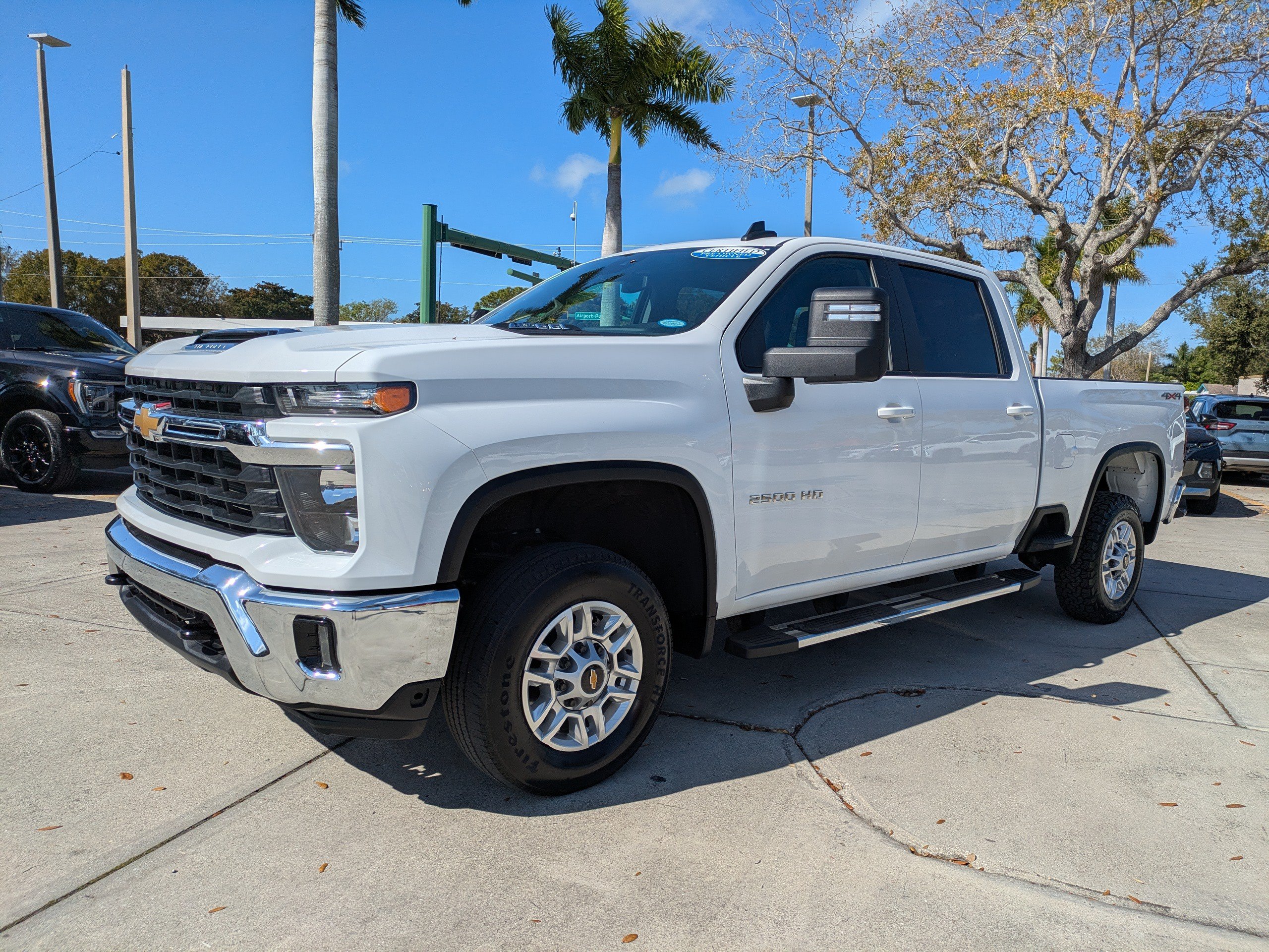 Used 2025 Chevrolet Silverado 2500 LT w/ Convenience Package AWD/4WD image 7
