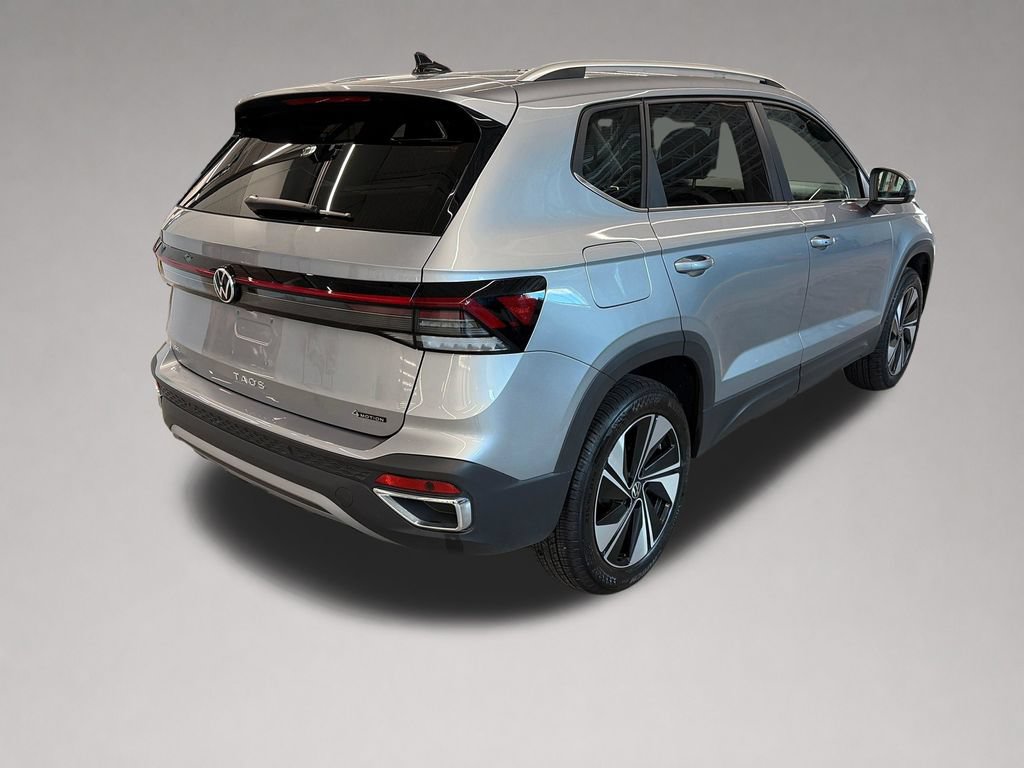 Certified 2025 Volkswagen Taos SE w/ Panoramic Sunroof Package AWD/4WD image 3