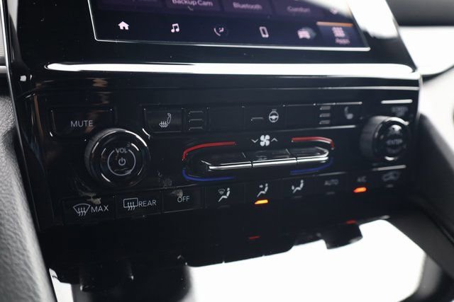 Used 2025 Jeep Grand Cherokee L Laredo w/ Luxury Tech Group I image 19