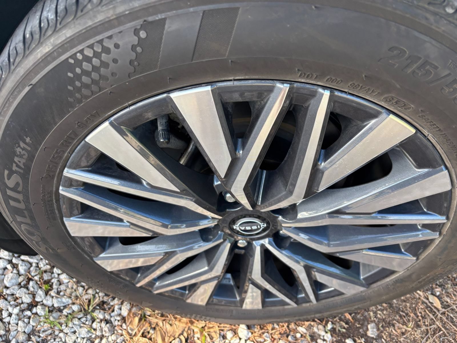 Used 2025 Nissan Altima 2.5 SV FWD image 31