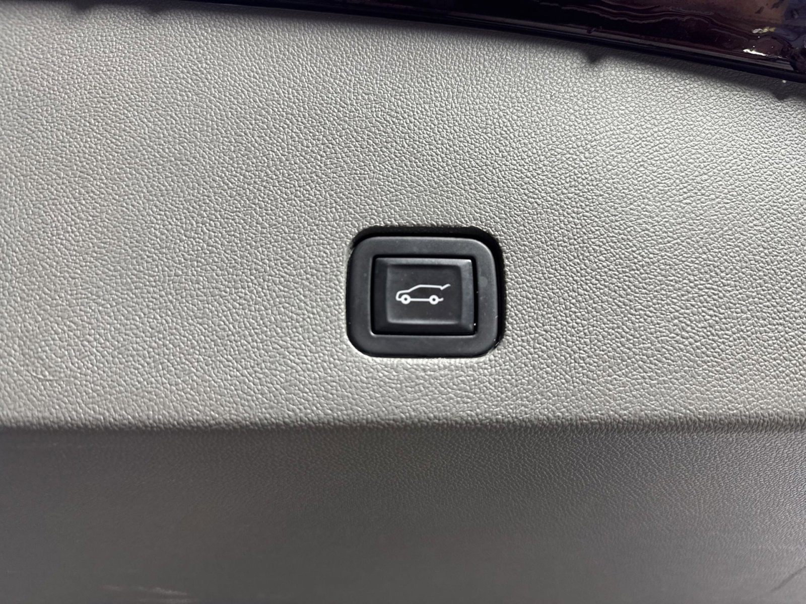 Used 2020 Cadillac XT6 Premium Luxury w/ LPO, Floor Liner Package image 32