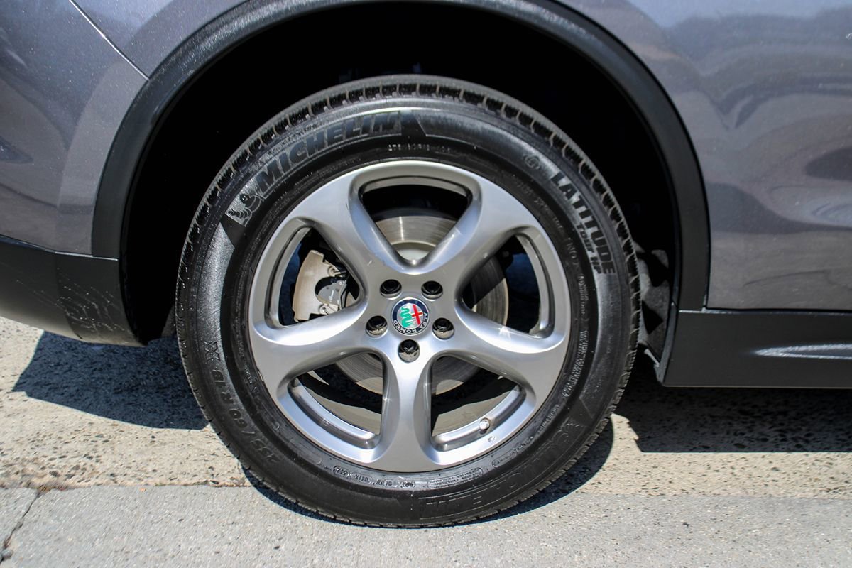 Used 2018 Alfa Romeo Stelvio AWD image 37
