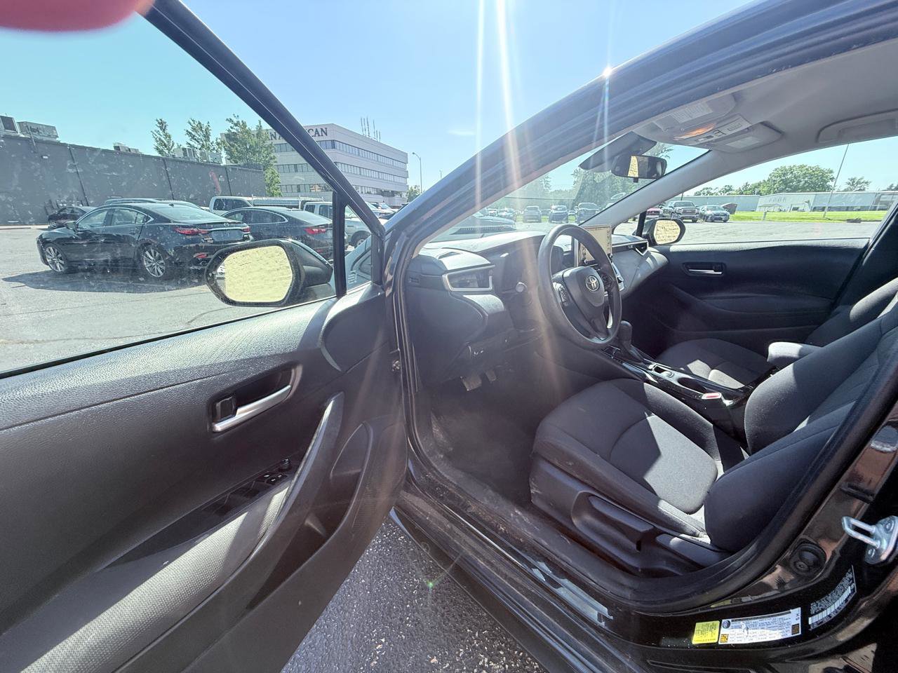 Used 2021 Toyota Corolla LE FWD image 9