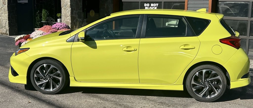 Used 2018 Toyota Corolla iM image 2